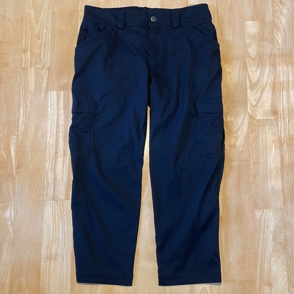 Duluth Trading Co Dry on the Fly Improved Capris - Black - Picture 3 of 16